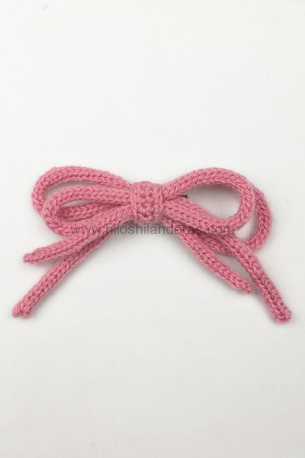 Lazo cordón de lana doble hecho a mano de 13 cm aprox. Ideal para niñas y amigurumis. Complemento para primera comunión. Mercería online en Sevilla.