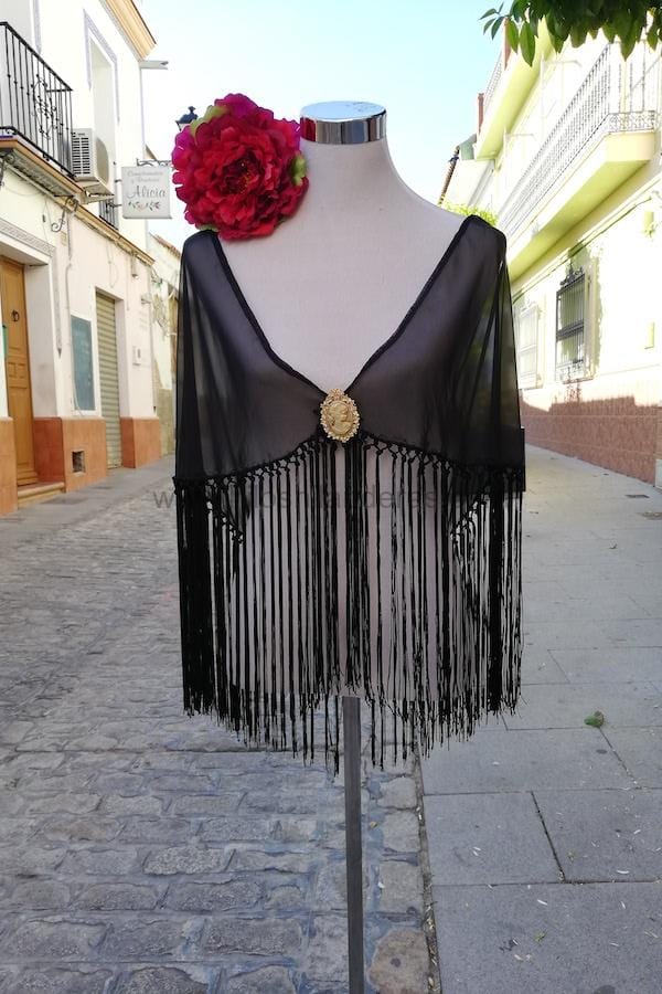 Mantoncillo de flamenca de gasa fina en color negro. Moda flamenca. Moda por encargo. Mercería online.