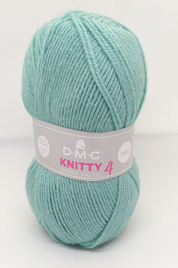 Madeja de lana DMC Knitty 4. Lana acrílica. Tienda de hilos y lanas en Bormujos. Mercería online en Sevilla. Prendas a crochet por encargo