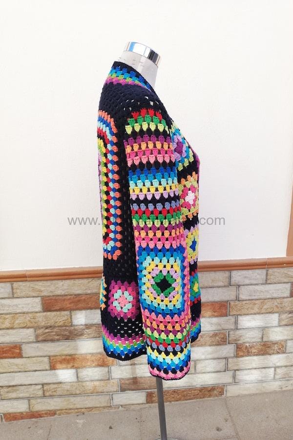 Chaqueta Granny Crochet mod. Colourfull hecho a mano. Mercería online en Sevilla. Prendas exclusivas por encargo. Todo para amigurumis. Artesanía a croche