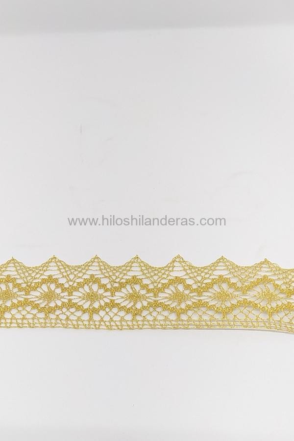 Encaje de bolillos metalizado en color dorado mod. Oro de 4,5 cm de ancho. Mercería online económica. Envíos a toda España.