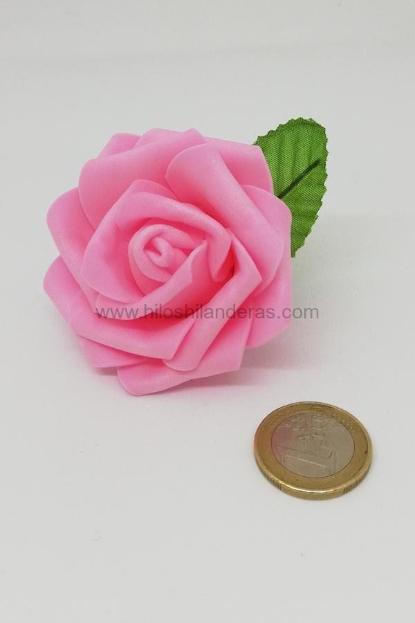 Flor de flamenca para bebé aprox. 7 cm de diámetro. Colores rosa, blanco, rojo. Moda flamenca infantil. Mercería Hilos en Sevilla