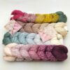 Madeja de lana 200 gr Mondial Súper Treccia con 440 metros para agujas de 4-5 mm de grosor. Chales a crochet en los colores que quieras. Moda a medida. Encargos personalizados