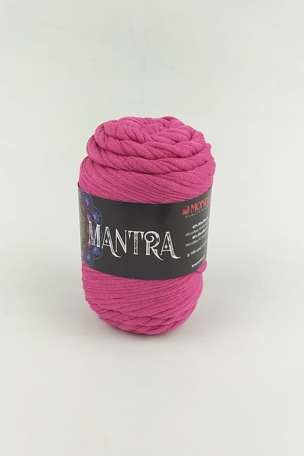 Madeja Mondial Mantra de 100 gr (110 metros) para agujas de 3-4 mm de grosor. Todo para amigurumis. Tienda de hilos y lanas en Sevilla. Mercería online. Lana ecológica