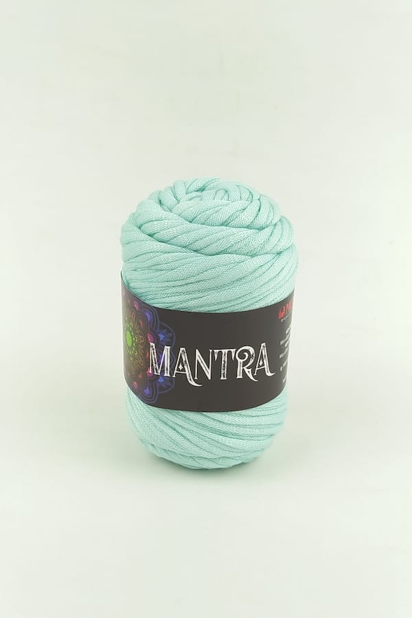 Madeja Mondial Mantra de 100 gr (110 metros) para agujas de 3-4 mm de grosor. Todo para amigurumis. Tienda de hilos y lanas en Sevilla. Mercería online. Lana ecológica