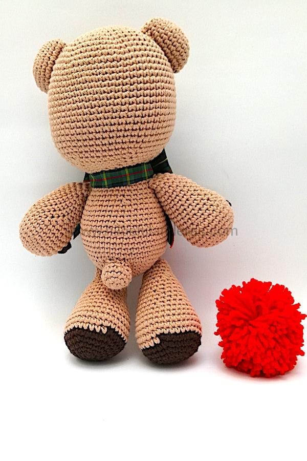 Peluche amigurumi oso de crochet hecho a mano mod. Teddy. Hecho a mano. Handmade. Juguetes para bebés. Bautizos y comuniones. Mercería online.