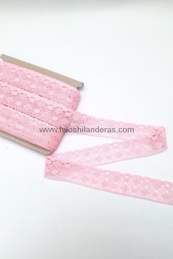 Encaje de bolillos fino color rosa, blanco, marfil de 4 cm. mod. Rombos. Artículos para costureras. Mercería online. Envíamos a tu domicilio