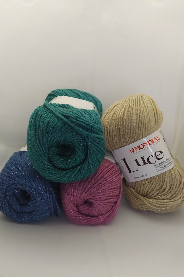 Mondial Luce madeja de lana con lúrex de 100 gr. Mercería online en Sevilla. Tienda de hilos y lanas. Amigurumis por encargo. Prendas a medida.